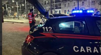 Napoli, droga nascosta nel passamano di un condominio: sequestrate 29 bustine di marijuana