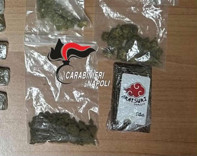 Napoli, hashish griffato e nomi ispirati ai manga: arrestato pusher incensurato