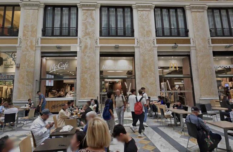 Napoli, paura al McDonald’s: bimba di un anno non respira, salvata da infermiera del 118