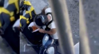 Napoli, rider filmato mentre mangia il cibo dei clienti: la denuncia social fa il giro del web