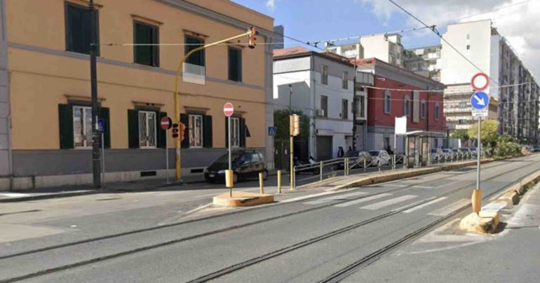 Napoli, travolto nella corsia preferenziale: muore 80enne