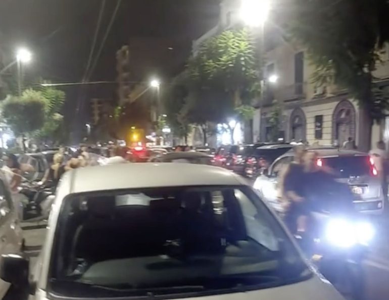 Panico alla Notte Bianca di Secondigliano: stesa tra la folla