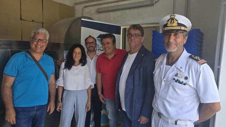 Portici abbandona il polistirolo: nuove cassette in polipropilene per la filiera ittica