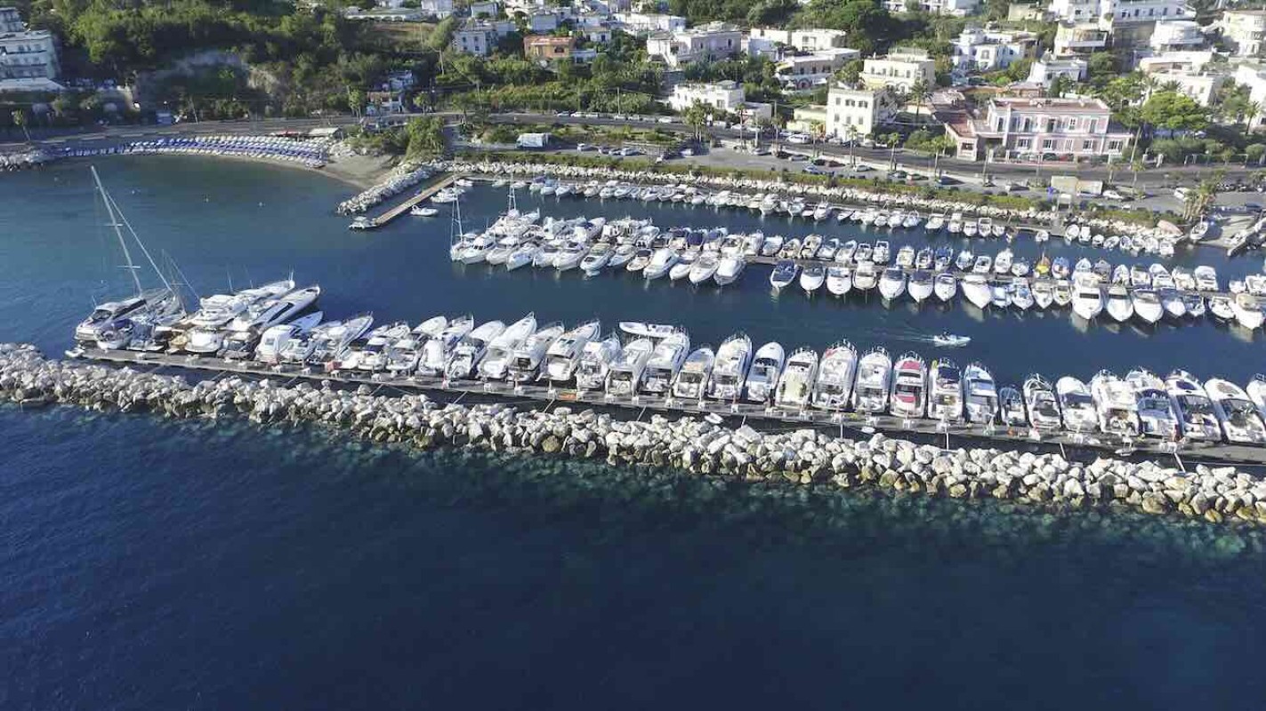 Il porto turistico di Lacco Ameno