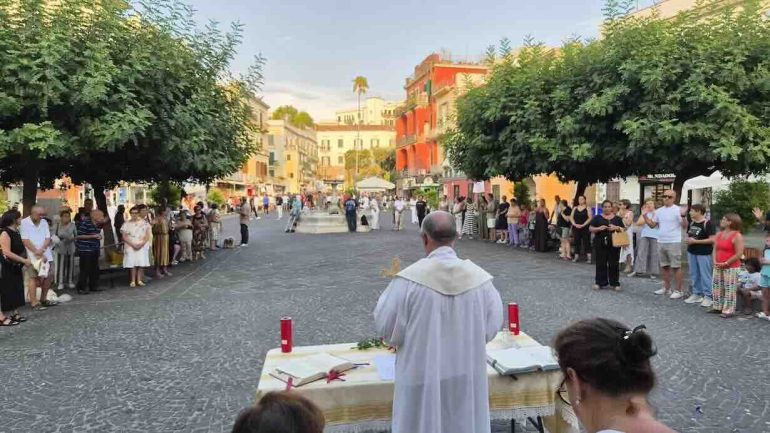 Pozzuoli: appello di parroci e Caritas contro l’aumento degli affitti dopo il bradisismo