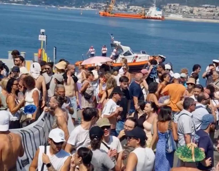Pozzuoli, i cittadini sbloccano il porto. Domani vedranno il ministro Piantedosi