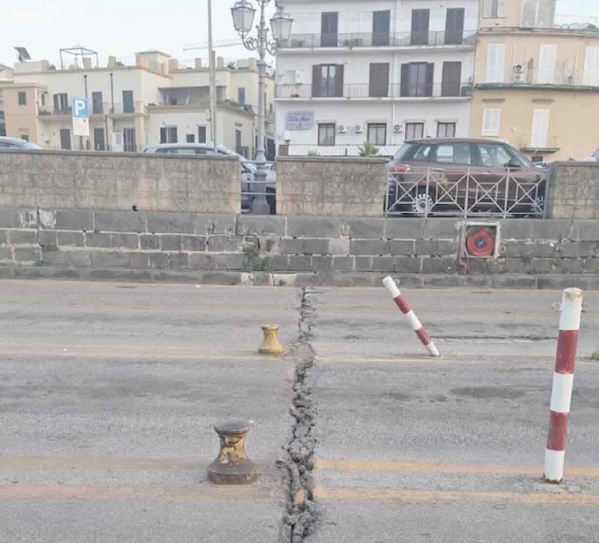 Porti di Pozzuoli, tecnici e sindaci controllano la situazione dopo un terremoto