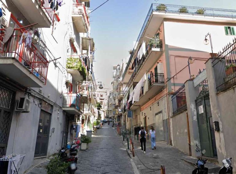 Rione Sanità, cocaina nascosta dietro i tubi del gas: scoperto deposito del clan Sequino-Savarese
