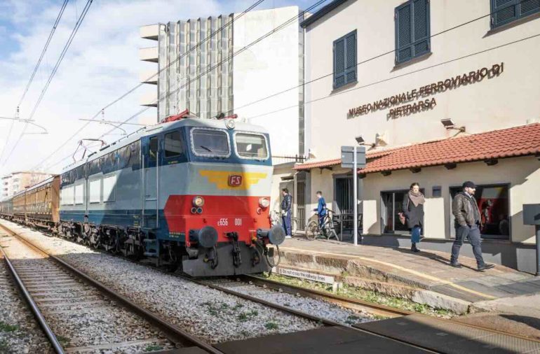 Rivive la tradizione dei treni storici in Campania: più di 30 corse tra cultura e paesaggi d’Irpinia