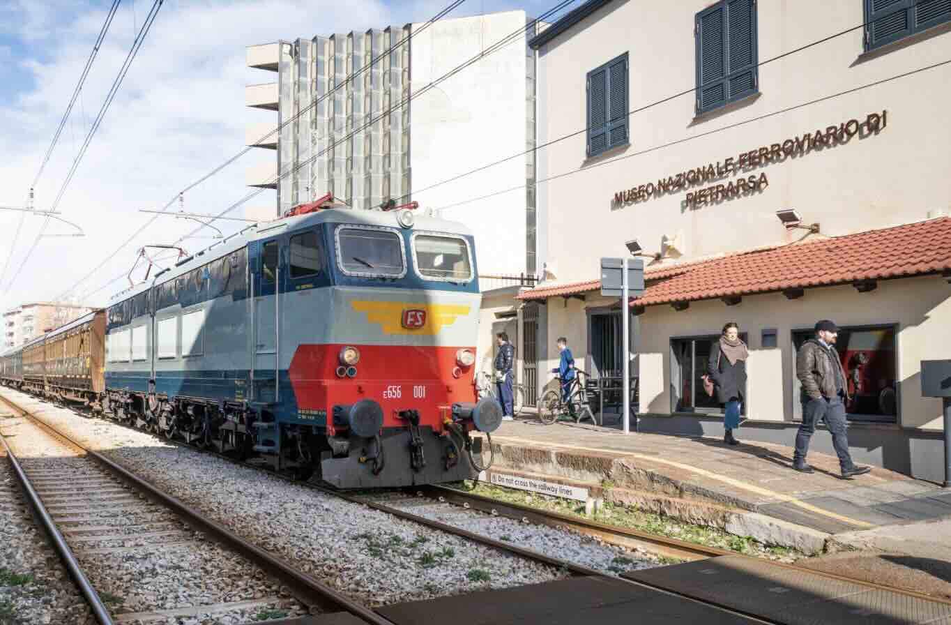 Rivive la tradizione dei treni storici in Campania: più di 30 corse tra cultura e paesaggi d’Irpinia