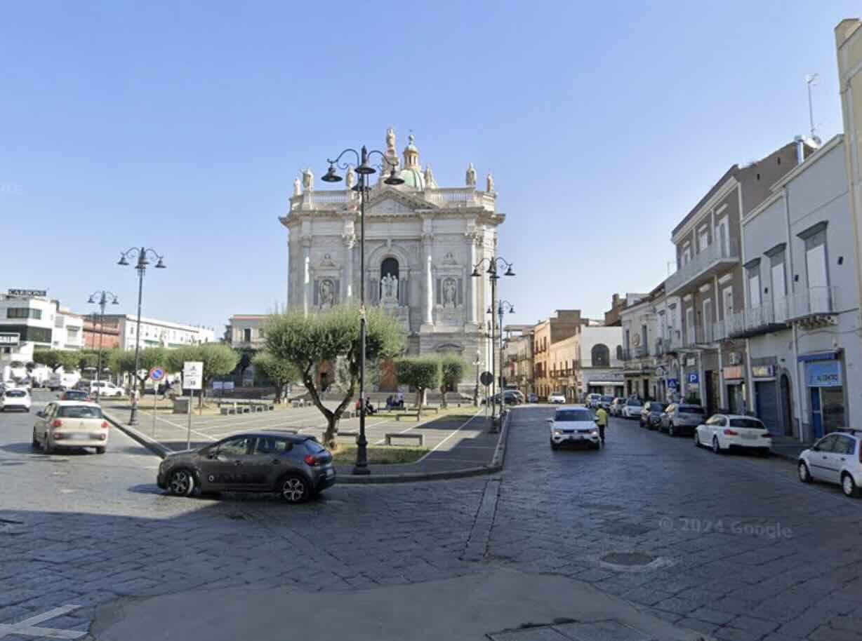 Giovane accoltellato in piazza a San Giuseppe Vesuviano, le sue condizioni sono critiche