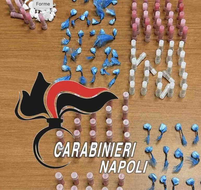 Scampia e Secondigliano, maxi sequestro di droga nelle Case dei Puffi: recuperate 252 dosi