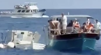 Scontro tra due gozzi in Costiera Amalfitana, passeggeri costretti a tuffarsi in mare