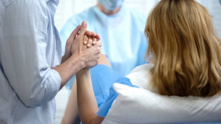 «Sofferenza fetale ignorata»: bimba nasce senza vita ad Acerra, ginecologo indagato