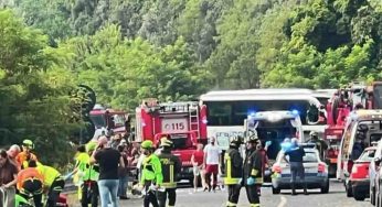 Statale 79, il pullman centra il camper: è strage. Cinque morti e 27 feriti