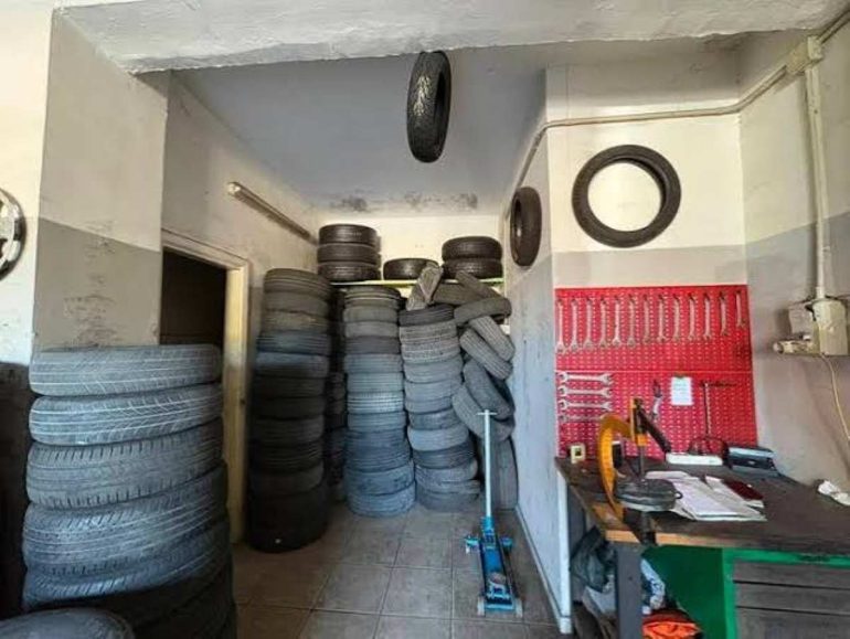 Terra dei fuochi, blitz contro gli abusivi: sigilli a un gommista e un centro rifiuti