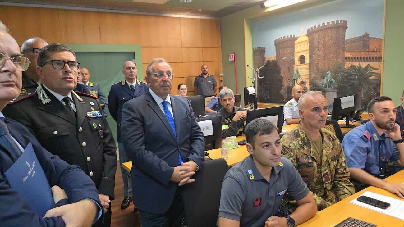 Visita del Prefetto di Napoli alla control room interforze nella Terra dei Fuochi