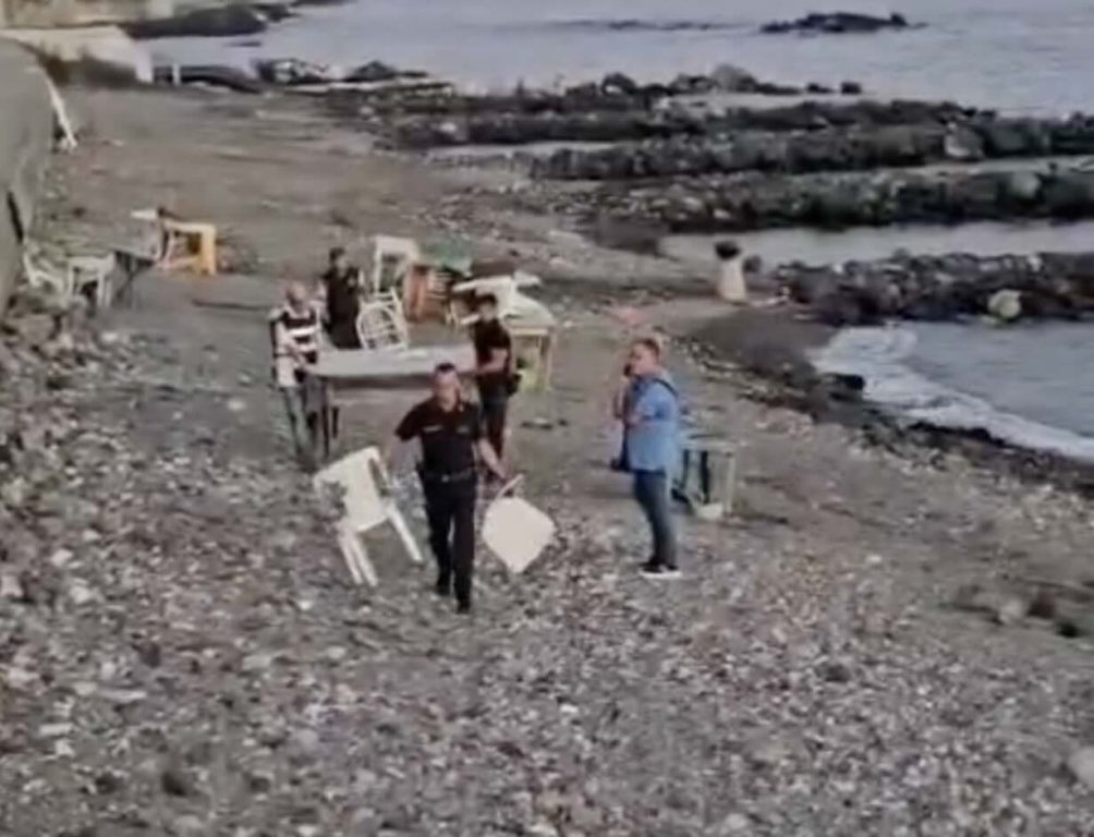 Torre del Greco, spiaggia libera ‘prenotata’ abusivamente: scatta il sequestro
