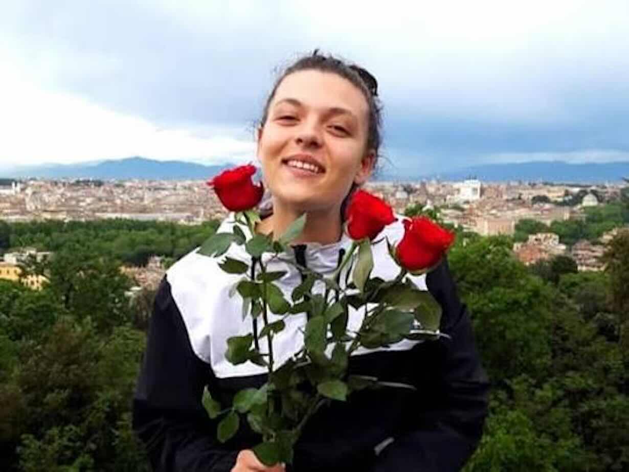 Tragedia a Viterbo: morta una 23enne durante la festa di compleanno in un edificio abbandonato