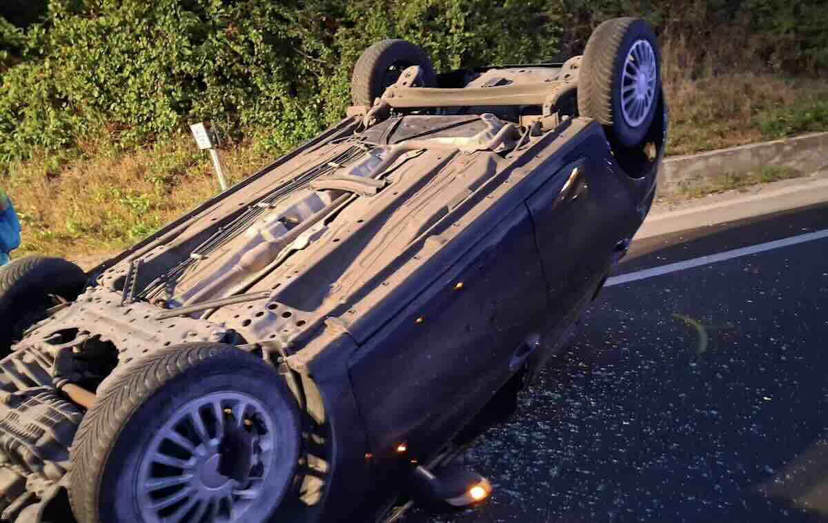 Tragico incidente a Dugenta: giovane perde la vita dopo lo schianto contro un muro
