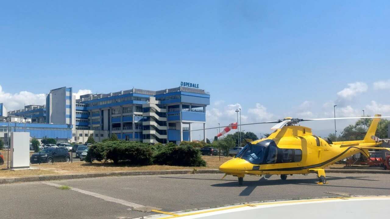 Turista cade sugli scogli a Castellabate: soccorso dall’elisoccorso e trasportato in ospedale