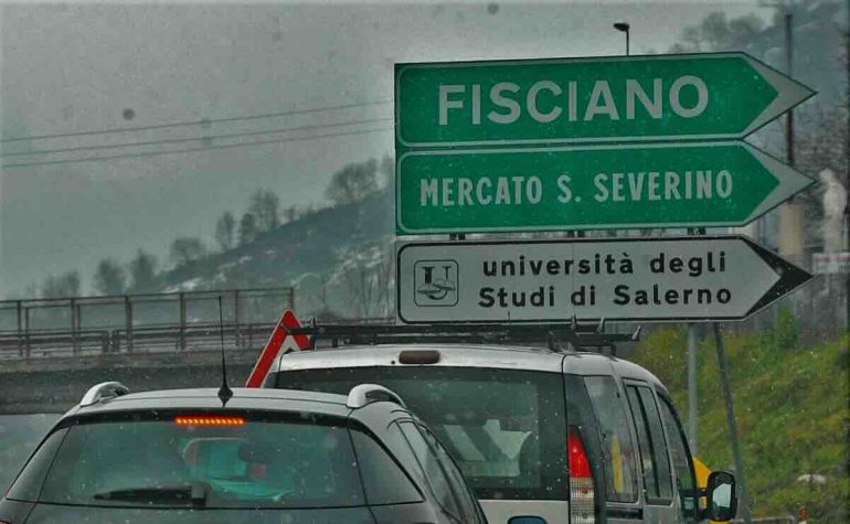 Scontro tra due autocarri provoca chiusura temporanea sulla RA 2 a Fisciano