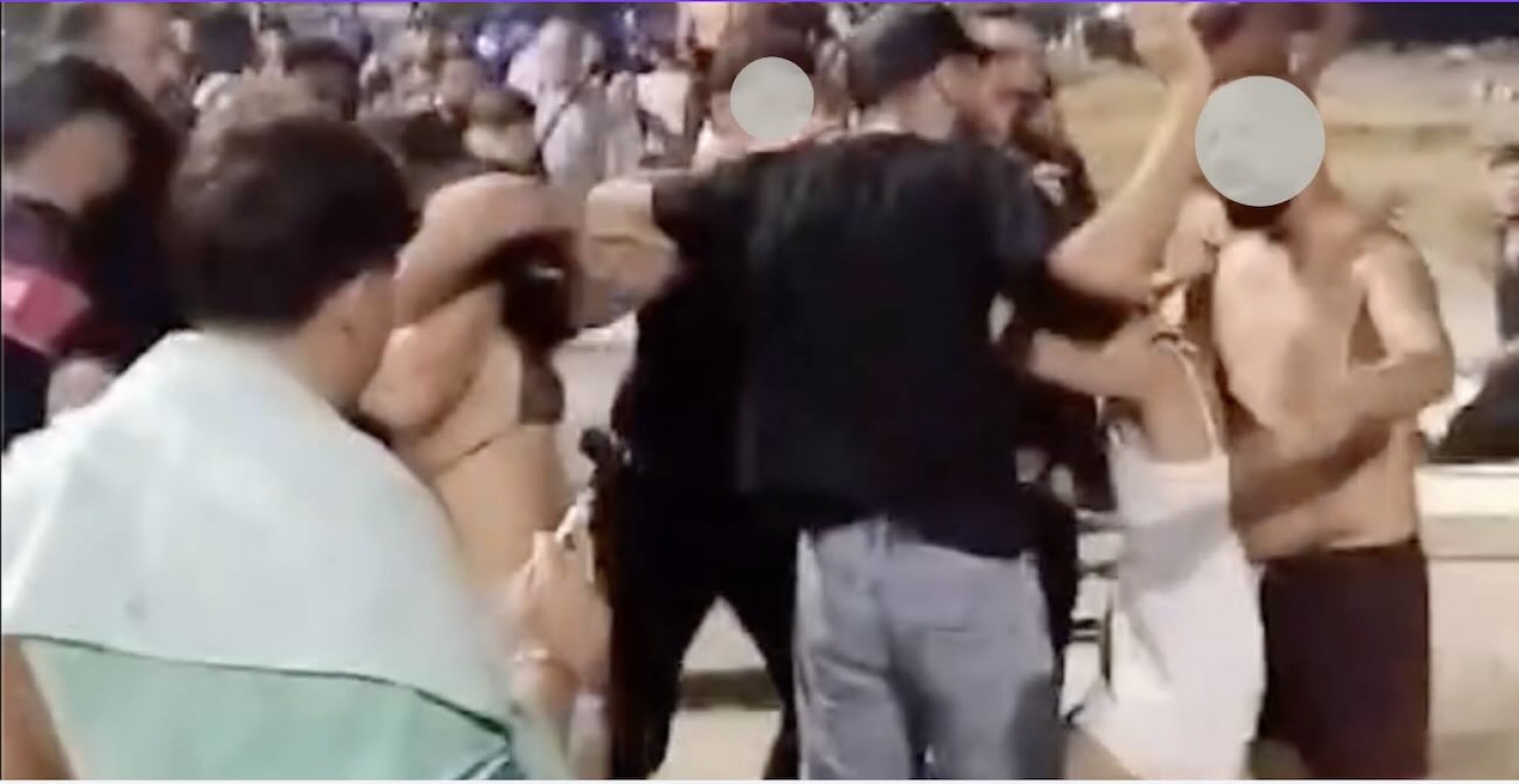 Una immagine della rissa