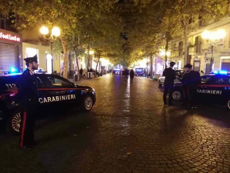 Vomero e Arenella, blitz notturno dei Carabinieri: 7 locali sanzionati e alimenti sequestrati