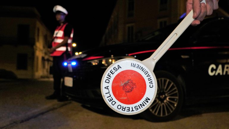 Sparanise: lite in strada degenera, 37enne aggredisce anche i carabinieri: arrestato