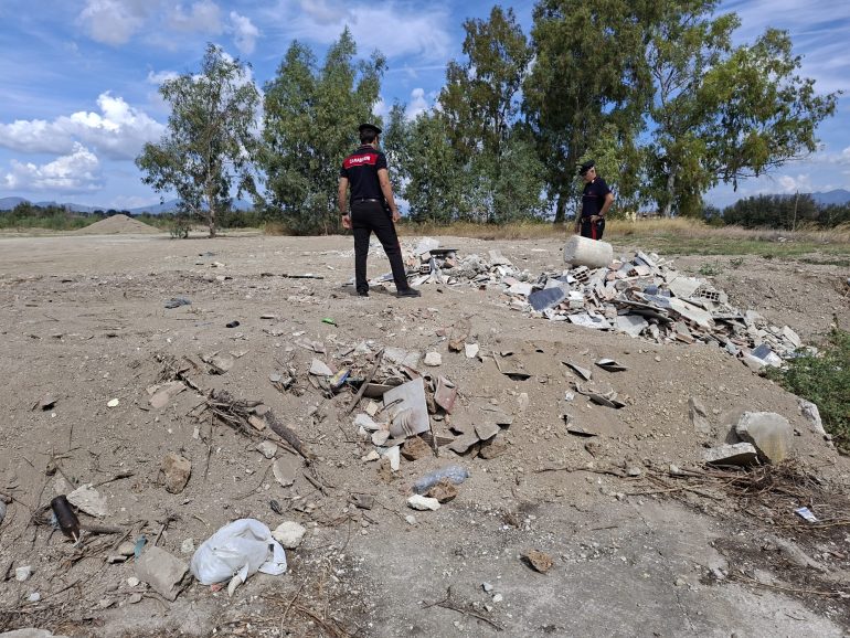 Grazzanise: sequestrata discarica abusiva in area agricola, oltre 5.600 metri cubi di rifiuti