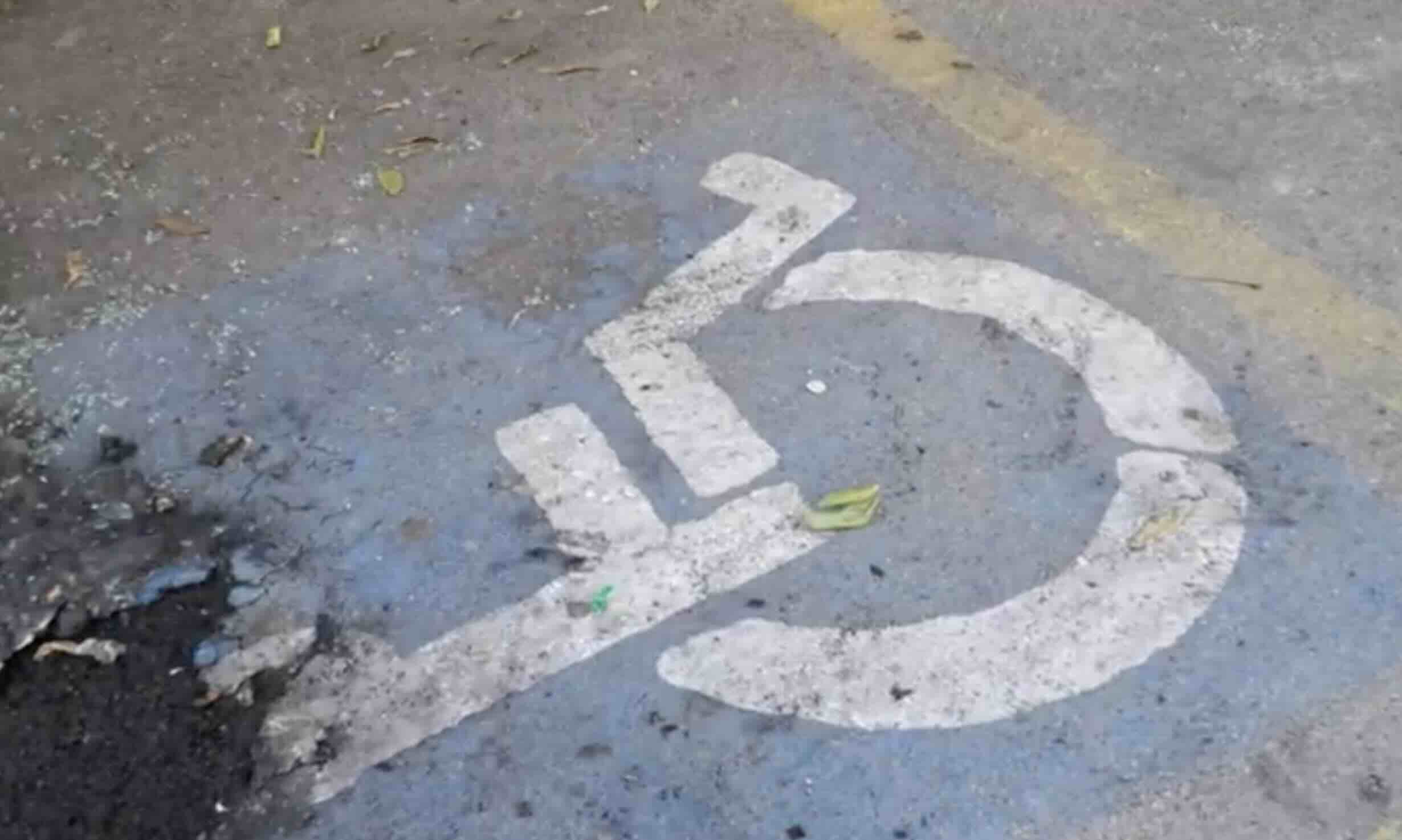 A Marano di Napoli, incendio doloso contro auto di una persona disabile: lo Stato promette una risposta immediata