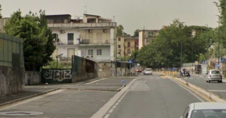 Agguato nella notte a Piscinola: grave il 22enne Antonio Lucenti