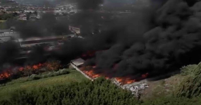 Airola, diossine sopra il valore di riferimento: i primi dati Arpac dopo l’incendio