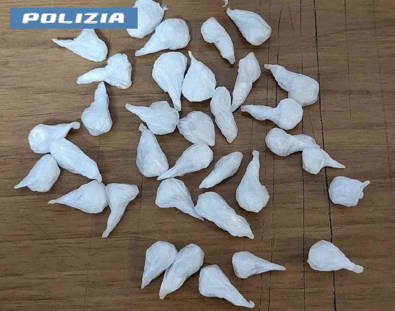 Arresto per droga in via Amerigo Vespucci: giovane fermato con 8 grammi di cocaina e crack