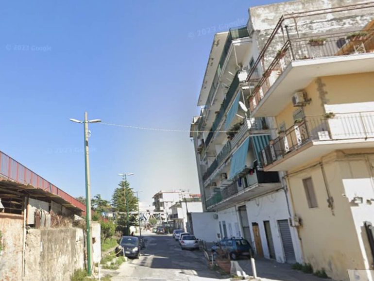 Barra, rapina in via Pasquale Ciccarelli: arrestato 36enne durante una colluttazione con la volante