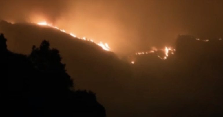 Bruciano ancora la Penisola Sorrentina e Costiera Amalfitana: evacuate alcune abitazioni ad Arola