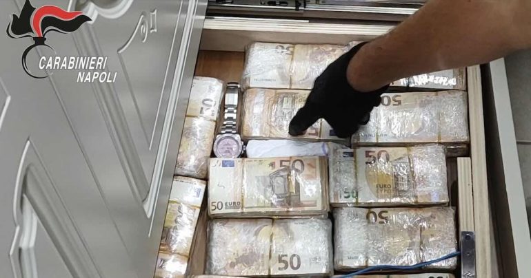 Caivano, la moglie del boss Zambella faceva da custode e non lasciava mai il ‘tesoro’