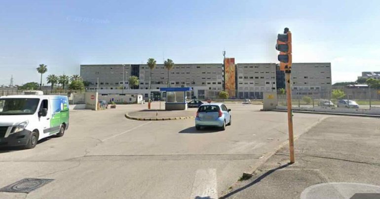 Carcere di Secondigliano, detenuto-lavorante in giro con 5 panetti di hashish addosso: preso