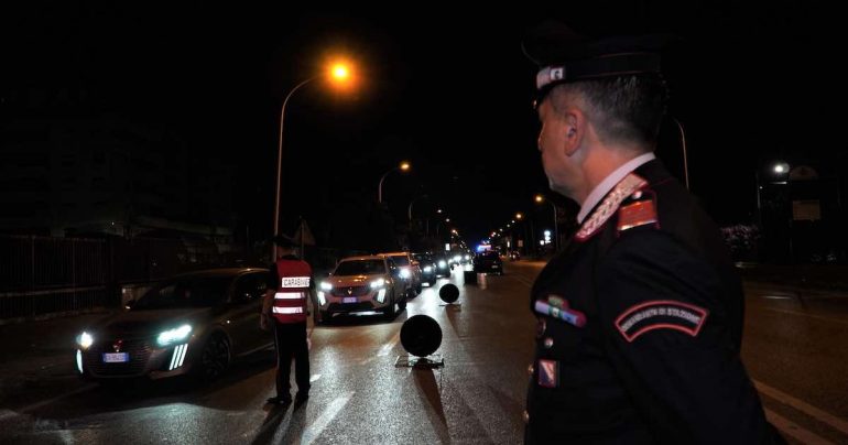 Caserta, 12 patenti ritirate per l’uso del cellulare alla guida