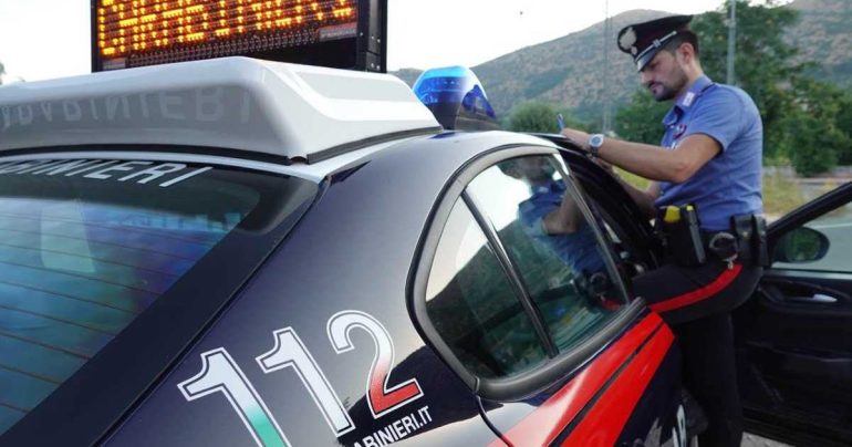 Caserta, rifiuti edili trasportati senza formulario: multa e denuncia dopo il controllo dei carabinieri