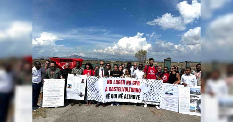 Castel Volturno ricorda la strage del 2008: «E ora fermiamo il Cpr»