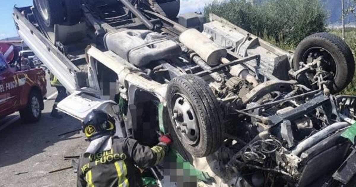 Il camion ribaltato