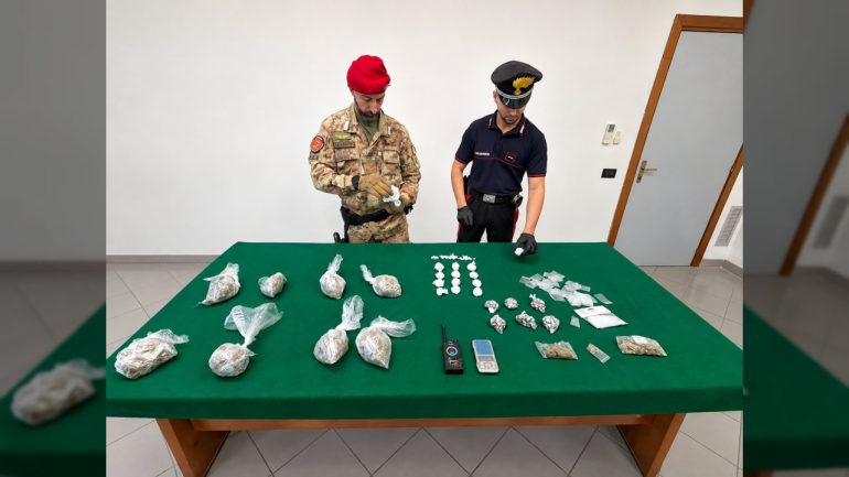 Castellammare, scoperta auto deposito della droga nel Bronx con 1355 dosi e rilevatore di microspie