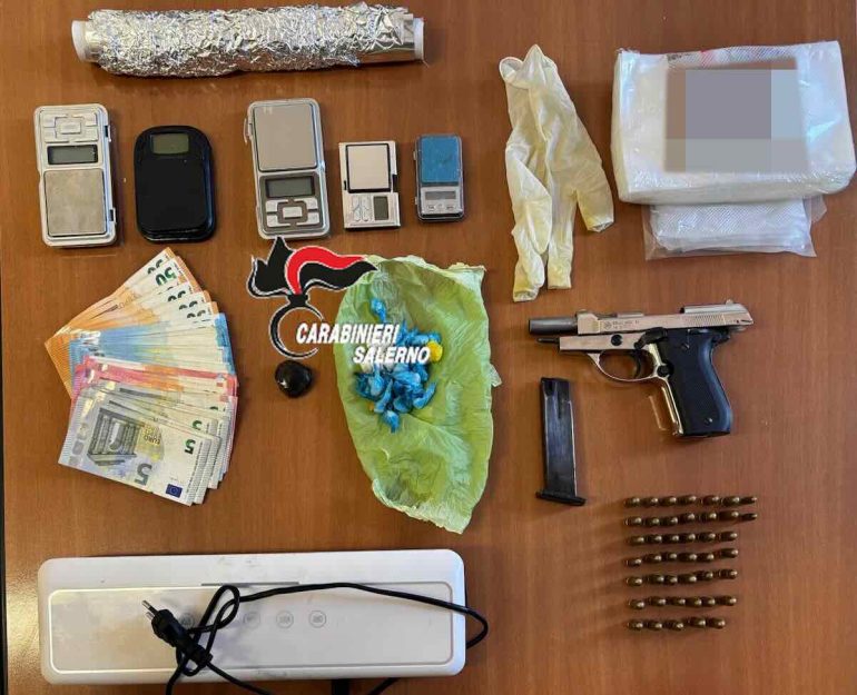 Pontecagnano, trovato con droga e arma clandestina: arrestato