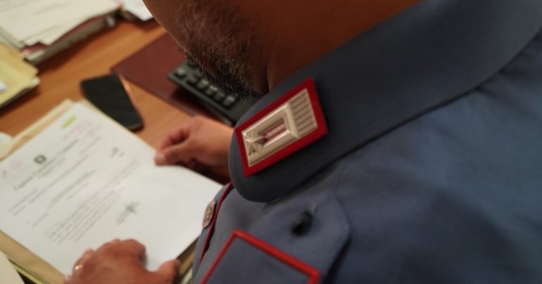 E’ ai domiciliari, litiga con la moglie: esce, va dai carabinieri e si fa arrestare