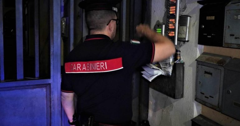 Mondragone, evade i domiciliari e viene sorpreso in strada: 22enne arrestato