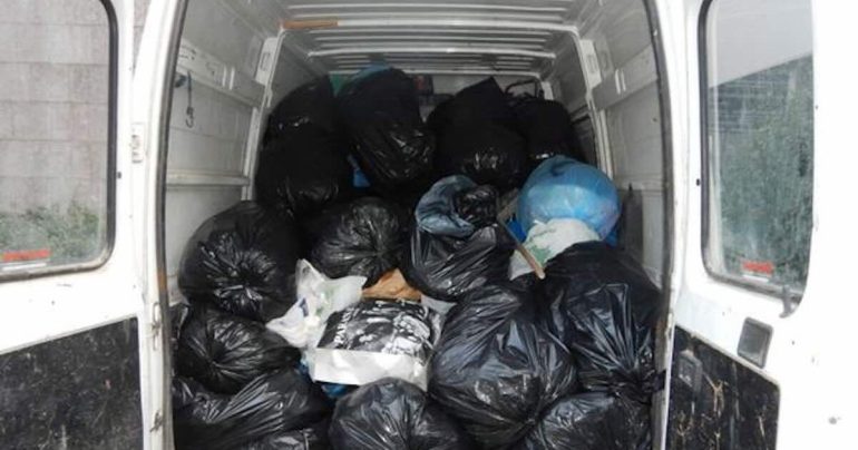 Furgone carico di rifiuti speciali: denunciato un 26enne di Aversa