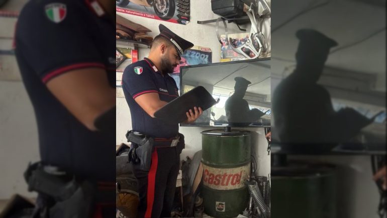 Carinaro, officina abusiva nel seminterrato di casa: scatta il sequestro