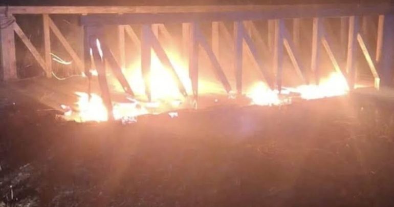 Incendio all’Oasi Lipu di Soglitelle, in fumo quasi cinque ettari. La denuncia: «Dava fastidio a qualcuno»