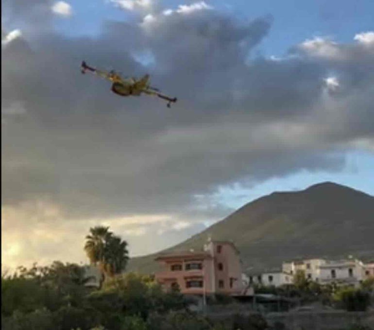 Incendio nel parco Vesuvio: Torre del Greco al lavoro per contenere l’emergenza